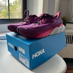 Hoka Arahi 6 Running shoes